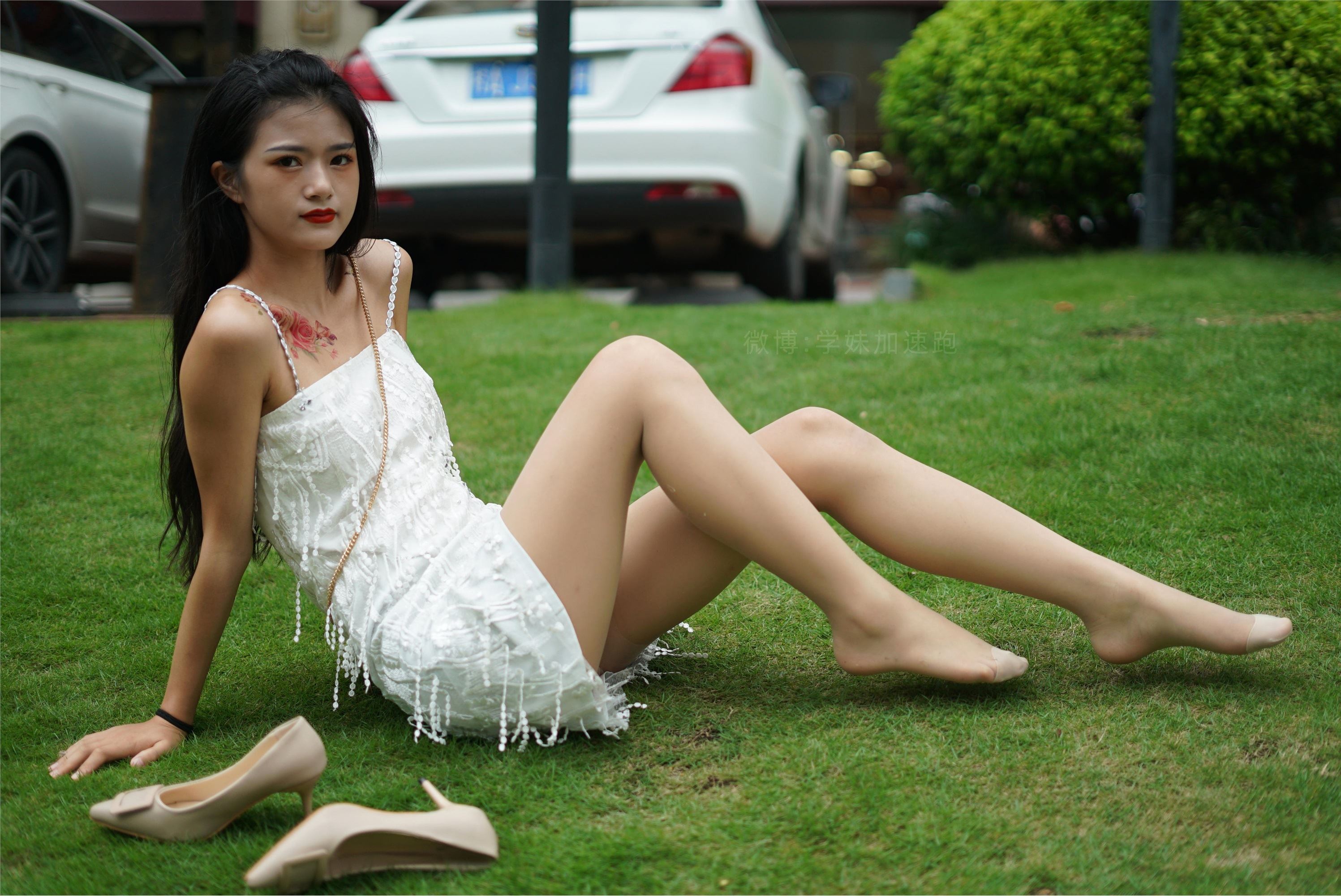 学妹加速跑 XM079《草地上的绿茶jio-鹿酱》